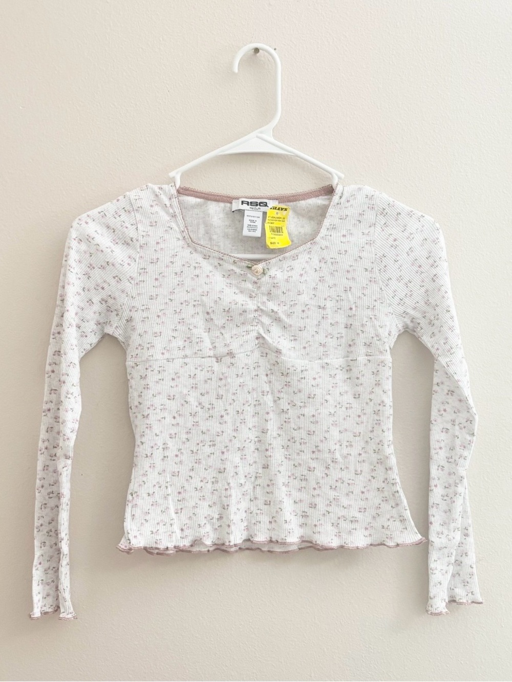 5/$25 🩷 NWT RSQ White Floral Ribbed Long Sleeve Scoop Top